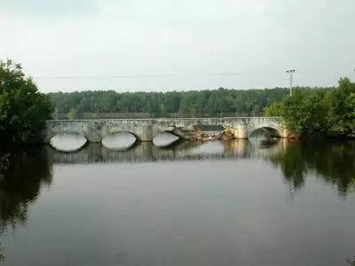 30 Stara Hlina, Bridge