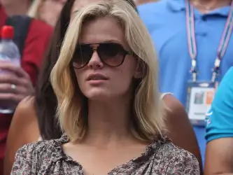 Brooklyn Decker Watching Tenis