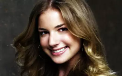 Emily VanCamp