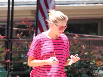 2 Scarlett Johansson Out And About Candids In Hollywood