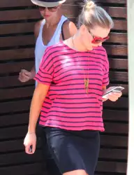 2 Scarlett Johansson Out And About Candids In Hollywood
