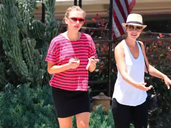 2 Scarlett Johansson Out And About Candids In Hollywood