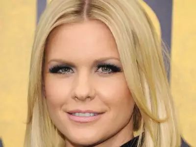 Carrie Keagan Wallpaper