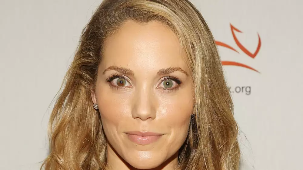 Elizabeth Berkley Wallpaper