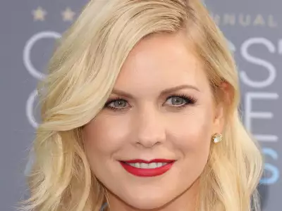 Carrie Keagan Wallpaper